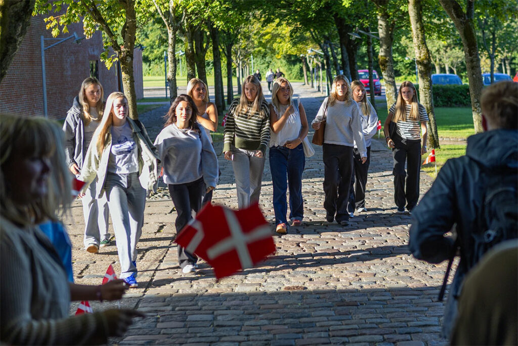 Elever på vej i skole